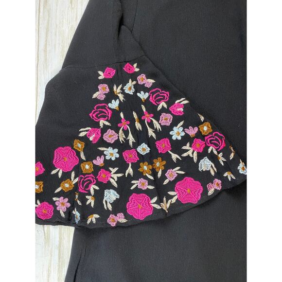 JODIFL Black A-Line Bell Sleeve Dress - Picture 4 of 16